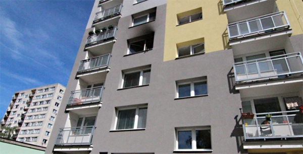 Tragický požár bytu v Poděbradech si vyžádal tři lidské životy
