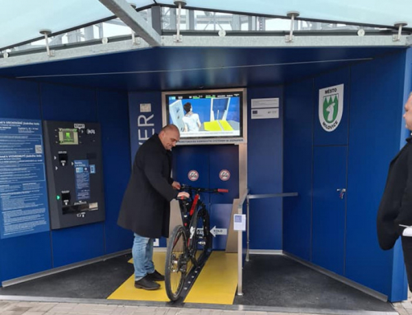V Milovicích mohou zákazníci Českých drah využít novou cyklověž 