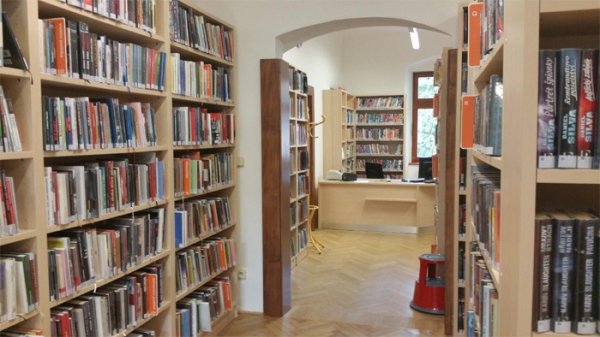 Opravená Městská knihovna v Poděbradech už slouží čtenářům