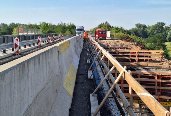 ŘSD: Demolice mostu na I/32 u Choťánek na Nymbursku je dokončena